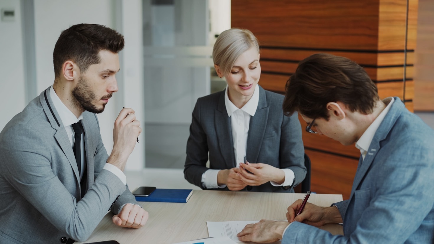 The Benefits of Working with an Immigration Consultant